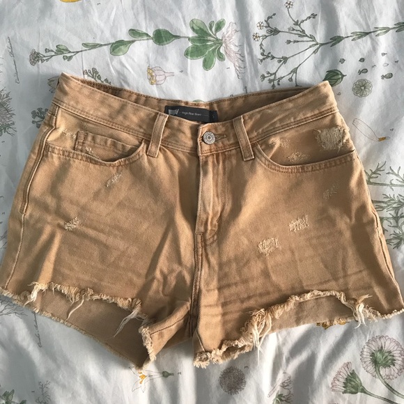 Levi's Pants - Beautiful camel color high waisted shorts. Size 5